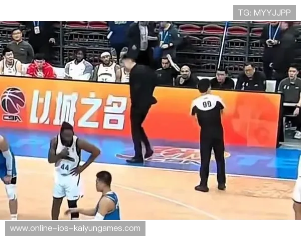 主裁判判罚尺度公开透明化，减少争议判决，主裁判可以罚下边裁吗